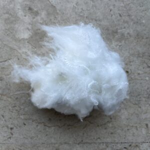 100% polyester HT 1.2dx38mm GRS Raw white for spinning